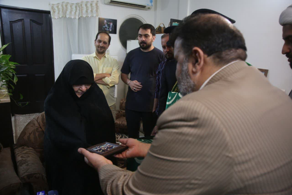 تقدیر اصحاب رسانه استان قم از مادر مکرمه شهید دخانچی