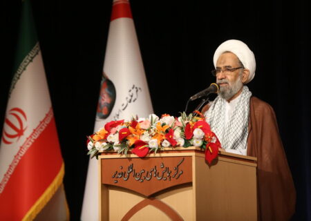 روحانیت با نقش خود، دفاع مقدس را به مرتبه قداست رساند/بی توجهی به ثبت خاطرات روحانیت خسارت راهبردی است