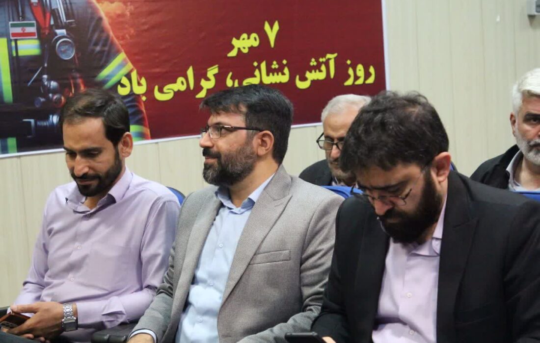قدردانی مسئولان استانی از آتش‌نشانان انبار نفت قم