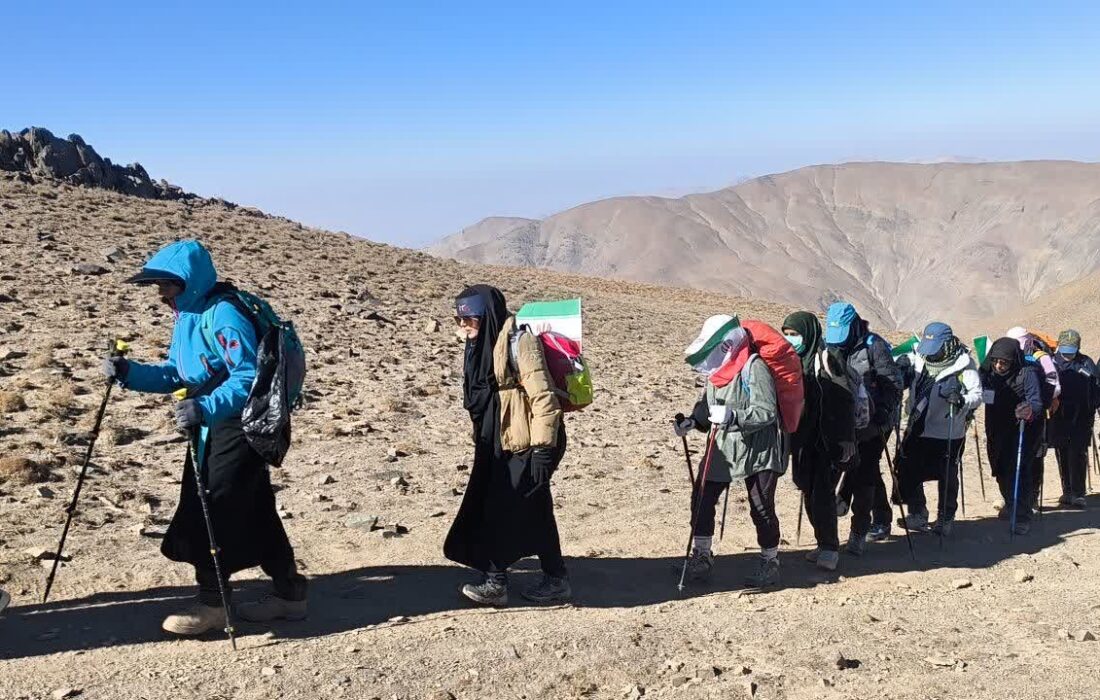 صعود کوهنوردان قمی به «بام خراسان»