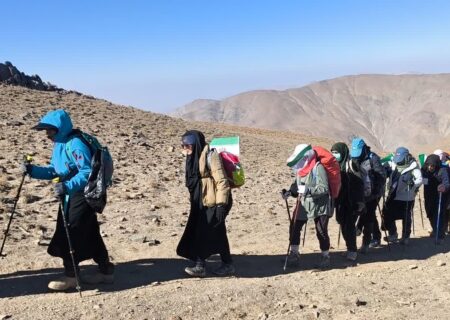 صعود کوهنوردان قمی به «بام خراسان»