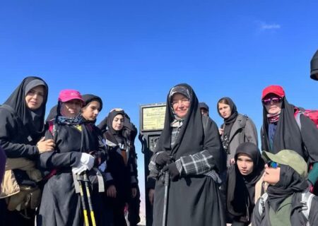 صعود ۳۵۰ کوهنورد به «برف‌انبار قم» در نخستین رویداد شهدای کوهنورد
