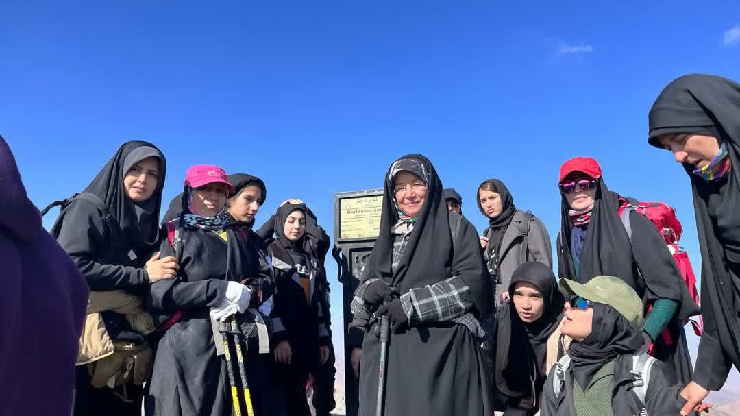 صعود ۳۵۰ کوهنورد به «برف‌انبار قم» در نخستین رویداد شهدای کوهنورد