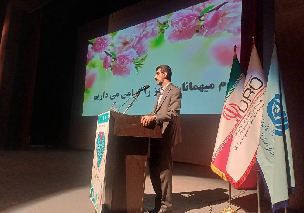 گوهرسنگها میتوانند به پیشران صادرات غیرنفتی قم تبدیل شوند